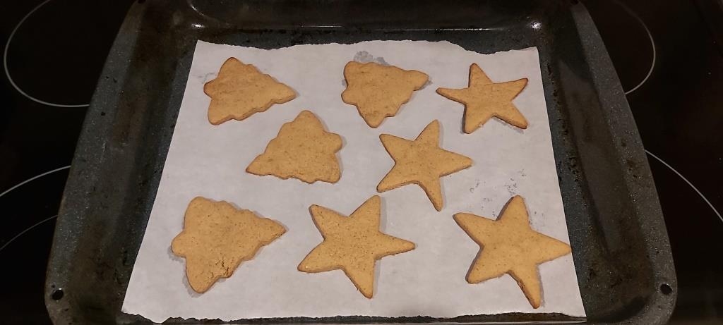 Finnish Piparkakut Ginger Cookies - out of the oven