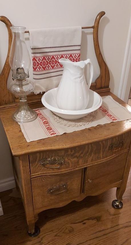 Vintage Wedding Decor Ideas - Washstand 