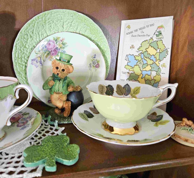 Decorating for St. Patrick's Day with Vintage Decor
Vintage Leprechaun Figurines
Vintage Saint Patricks Day Decor